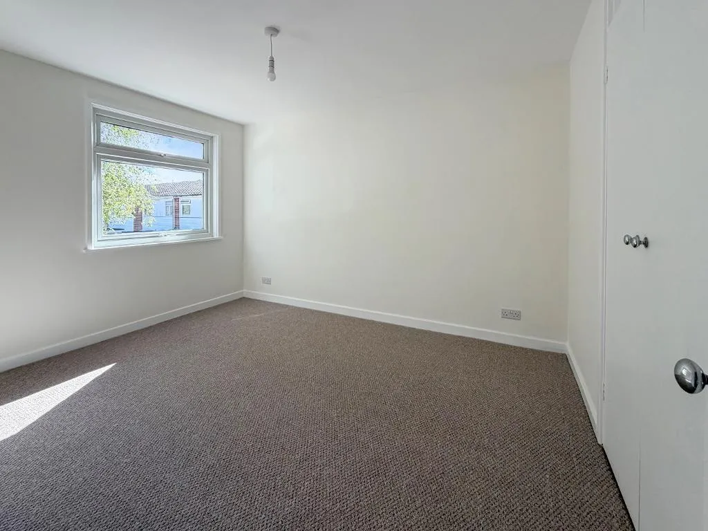 Nicola Close, South Croydon, photo 9