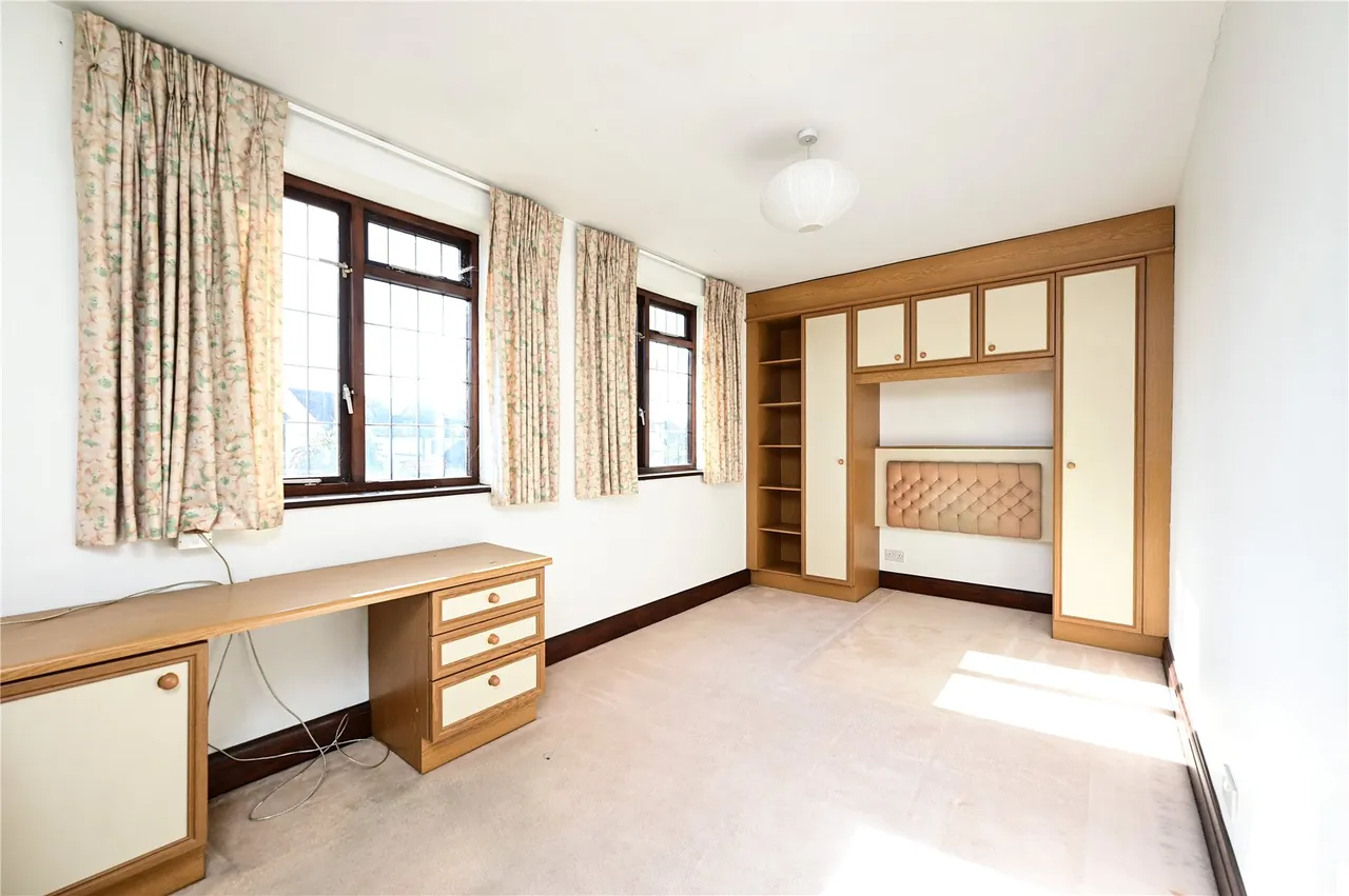 Thames Side, Staines, TW18, photo 20