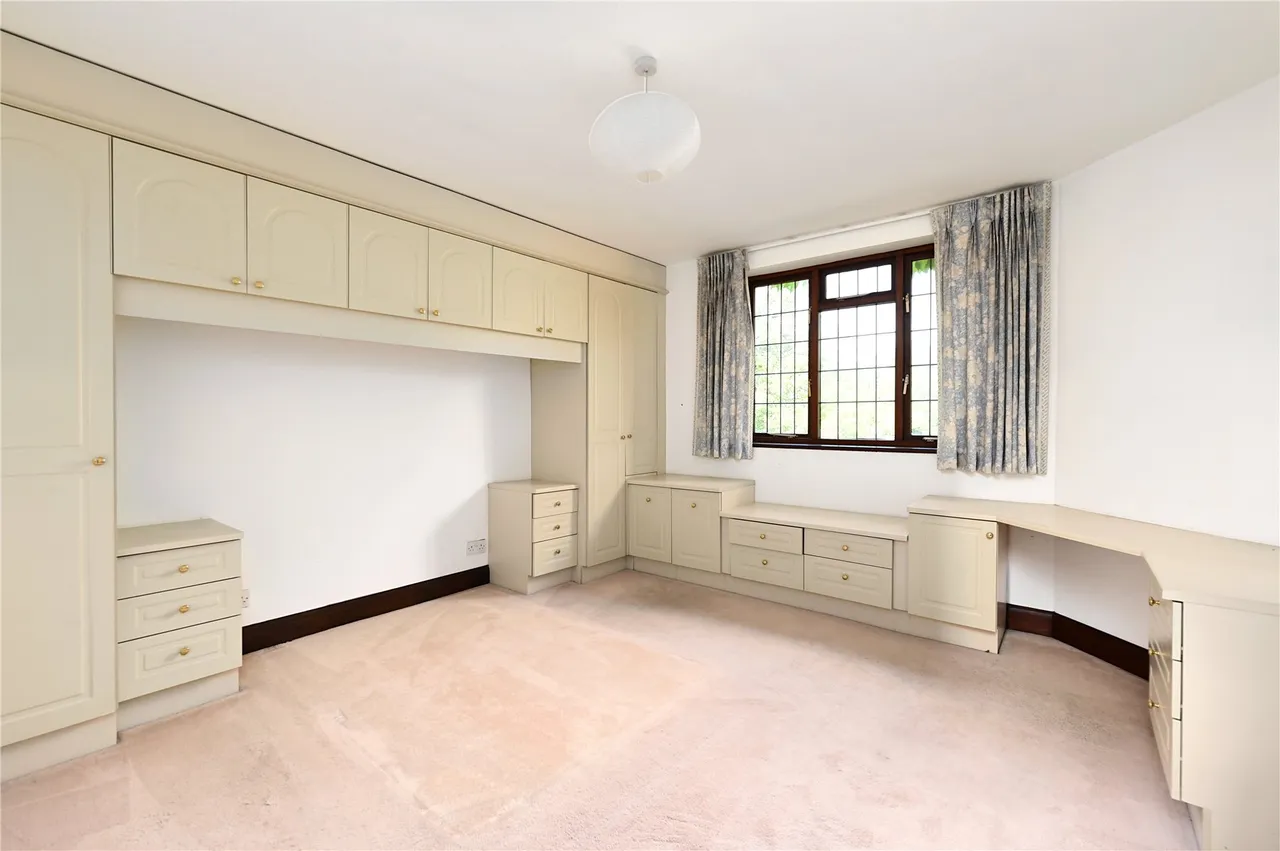 Thames Side, Staines, TW18, photo 13