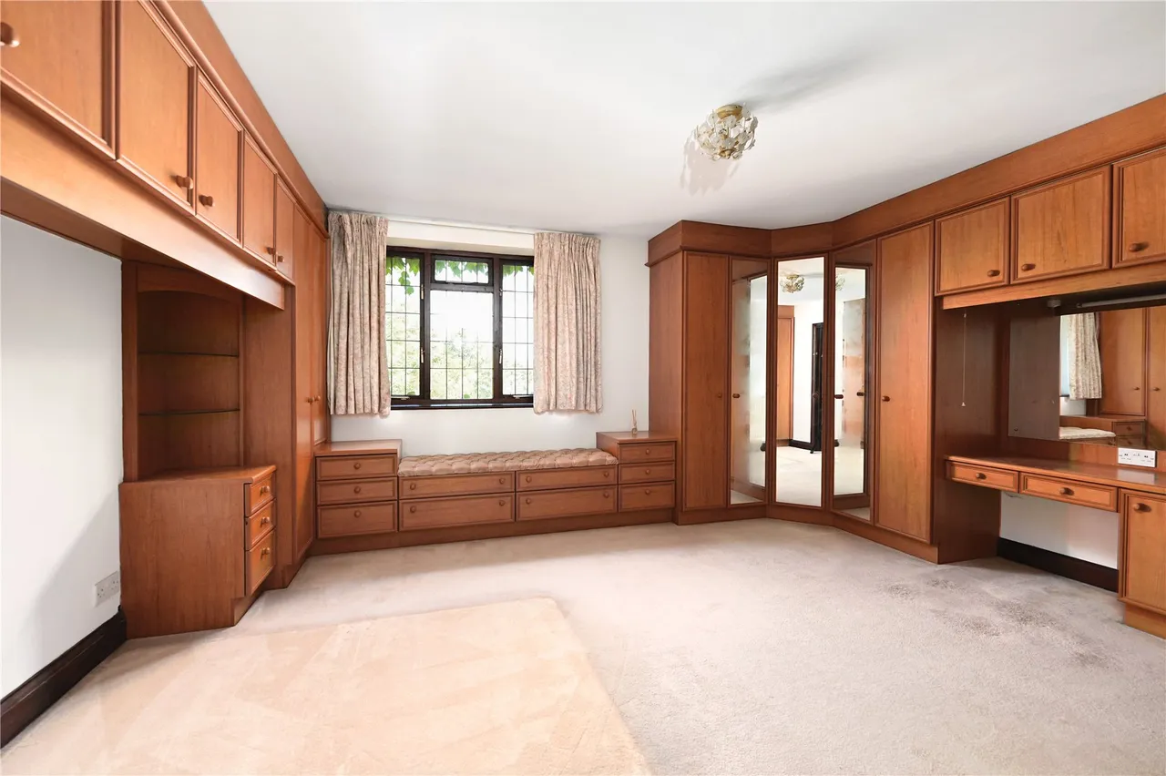Thames Side, Staines, TW18, photo 9