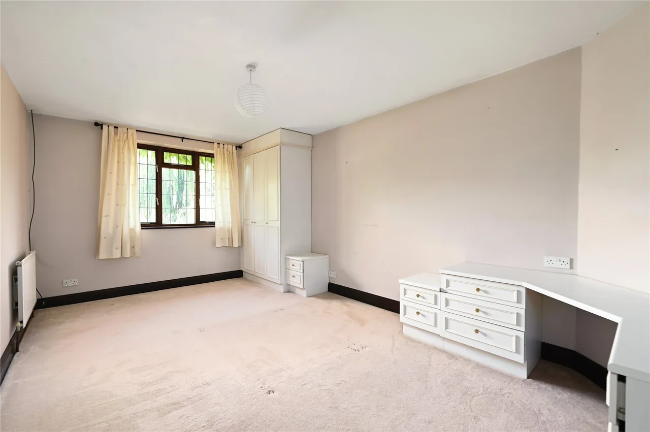 Thames Side, Staines, TW18, photo 17