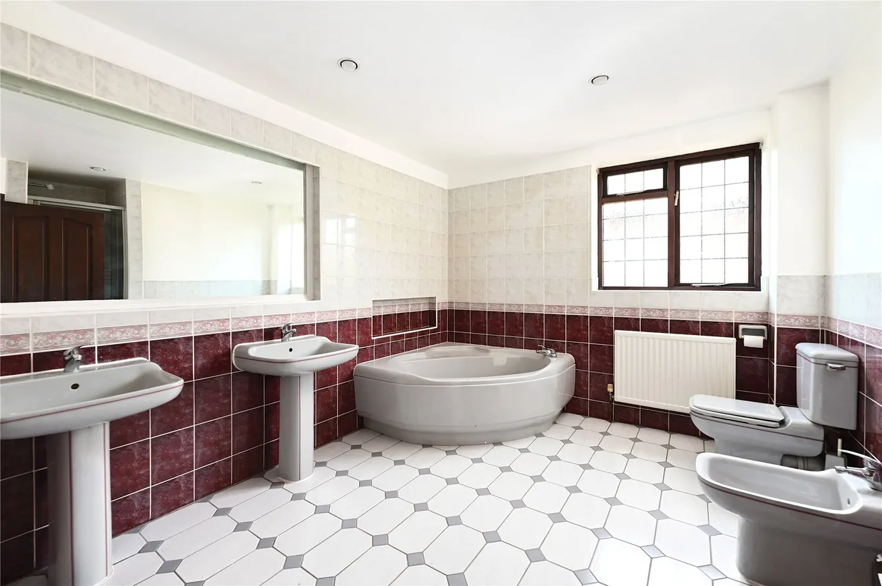 Thames Side, Staines, TW18, photo 11