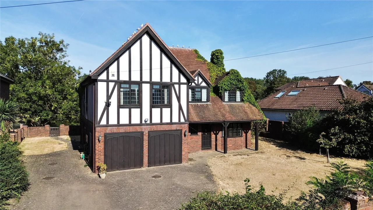5 bed house for sale, Thames Side, Staines, TW18