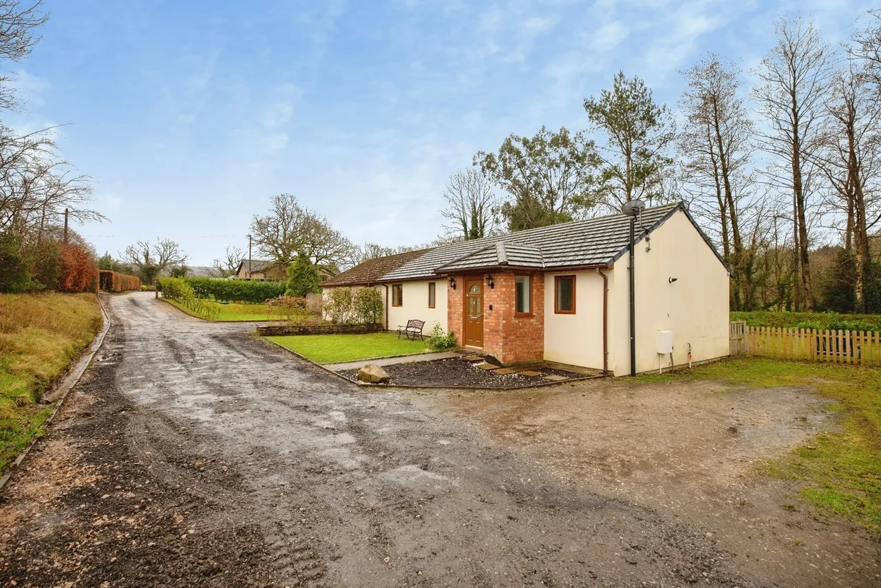 Back Lane, Heath Charnock, Chorley, Lancashire, PR6, photo 16