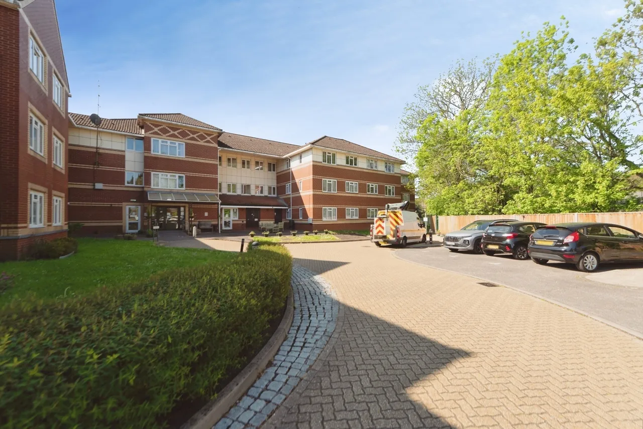 1 bed flat for sale, Wide Lane, Southampton, SO18