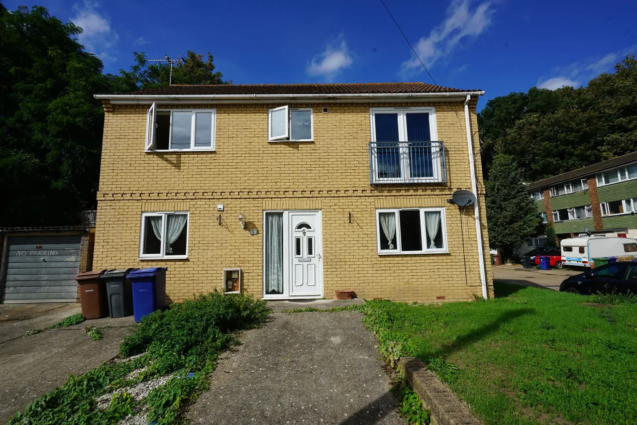 Rookwood Close, Grays, Essex, RM17 5JR, photo 2