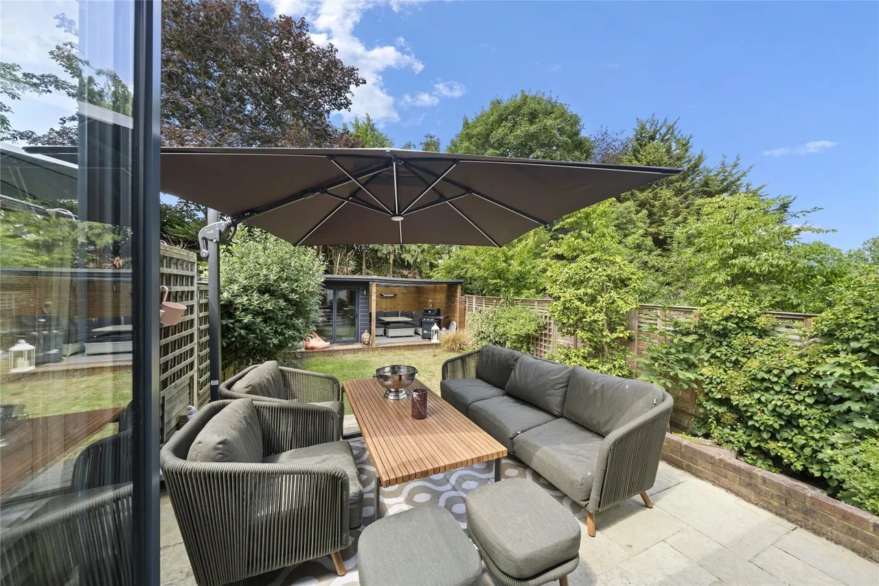 Wolsey Road, Esher, Surrey, KT10, photo 2