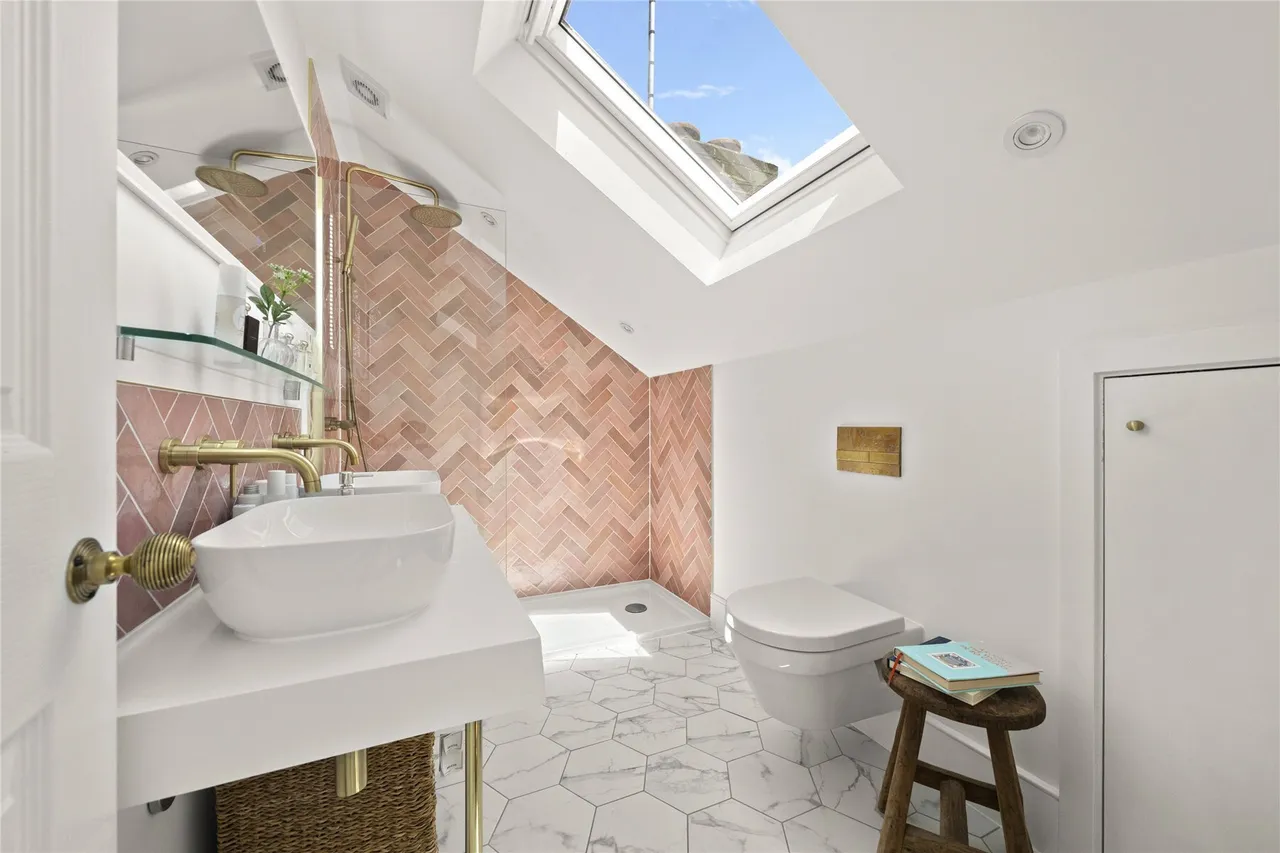 Wolsey Road, Esher, Surrey, KT10, photo 4