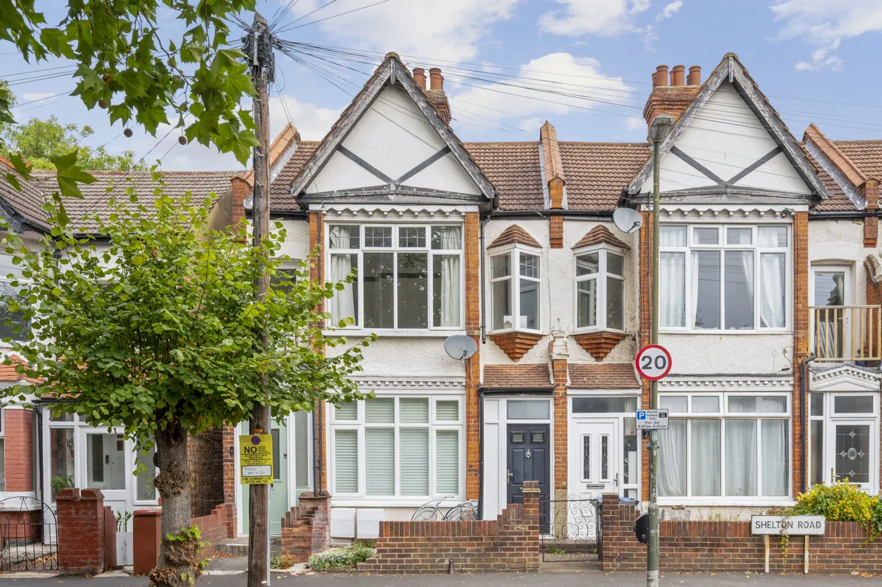 2 bed flat for sale, Shelton Road, London, SW19