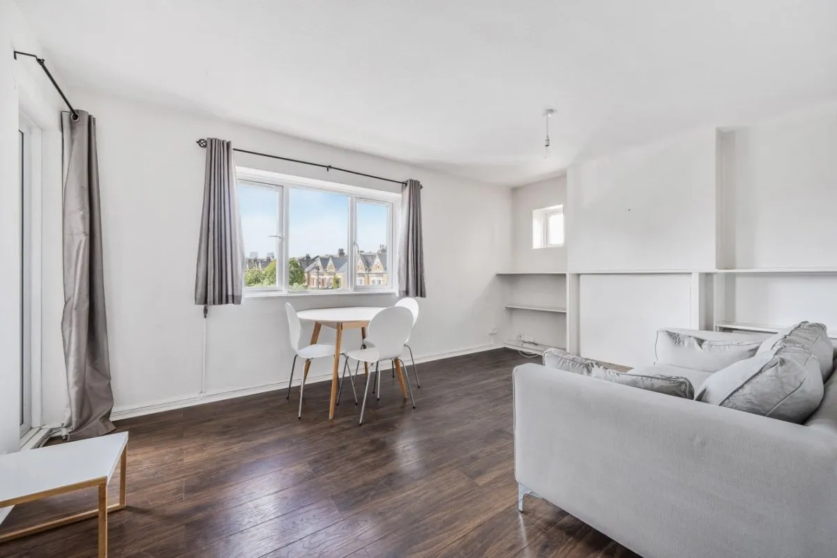 2 bed flat for sale — Baskerville Road, Battersea, London, SW18