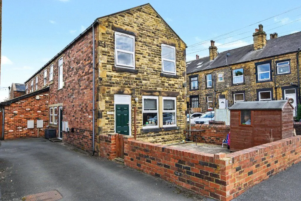 3 bed house for sale, Park Mews, Morley, LS27