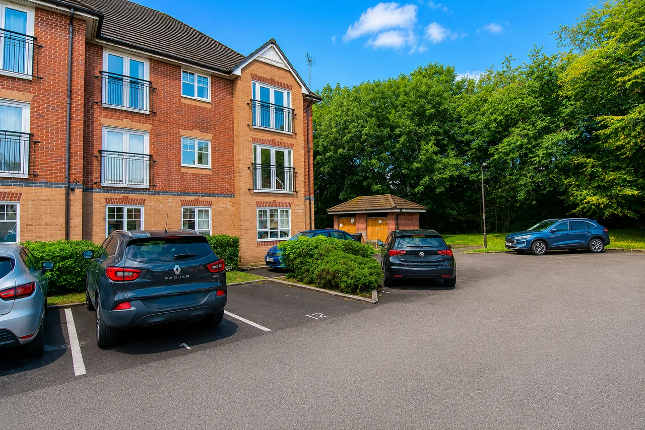 Sandringham Place, Hartford, CW8, photo 2