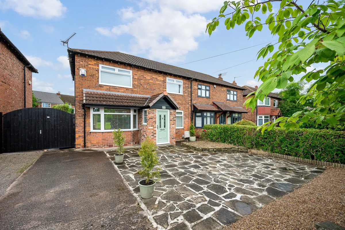 Cheadle Hulme, SK8, photo 2