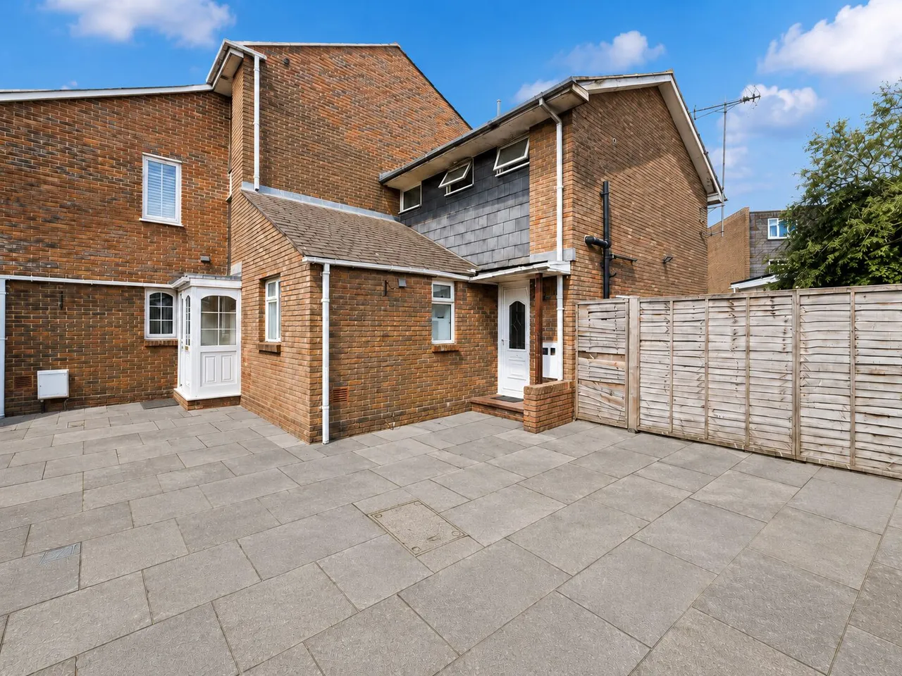 2 bed house for sale, Applewood Close, London, NW2