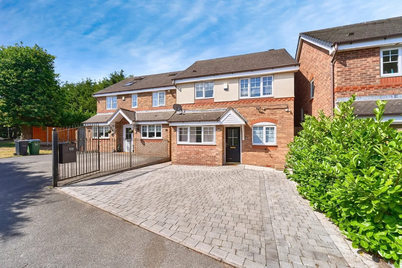 3 bed house for sale — Edelweiss Close, Walsall, WS5