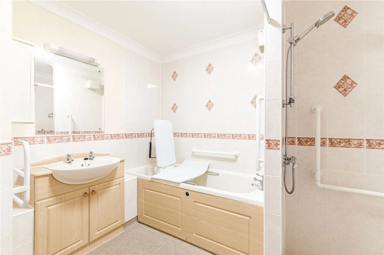 Oyster Lane, Byfleet, West Byfleet, S..., photo 14