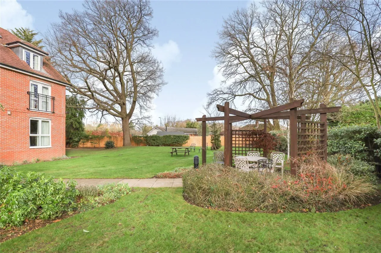 Oyster Lane, Byfleet, West Byfleet, S..., photo 22