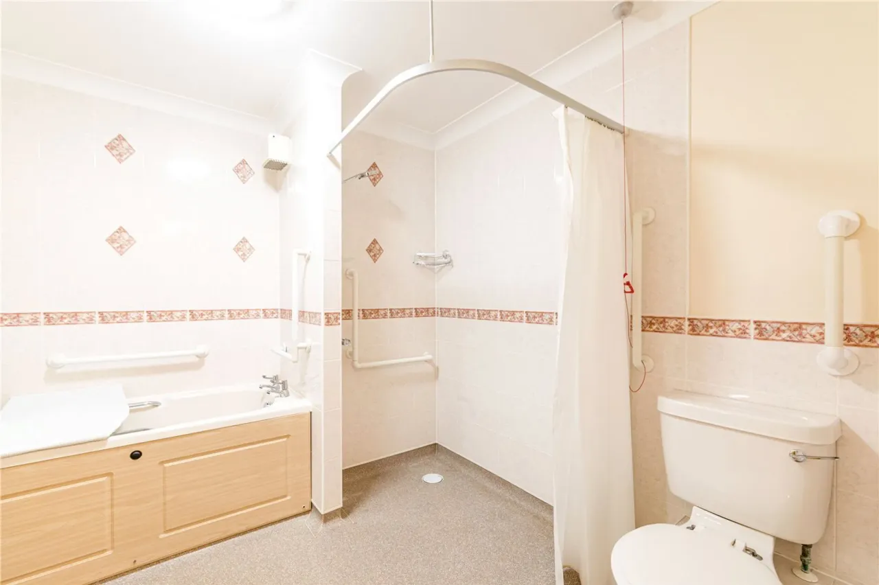 Oyster Lane, Byfleet, West Byfleet, S..., photo 13