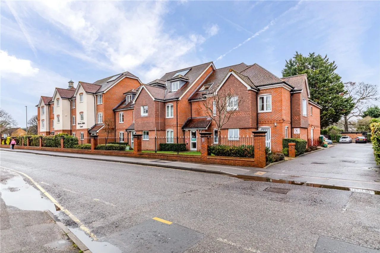 2 bed property for sale — Oyster Lane, Byfleet, West Byfleet, S...