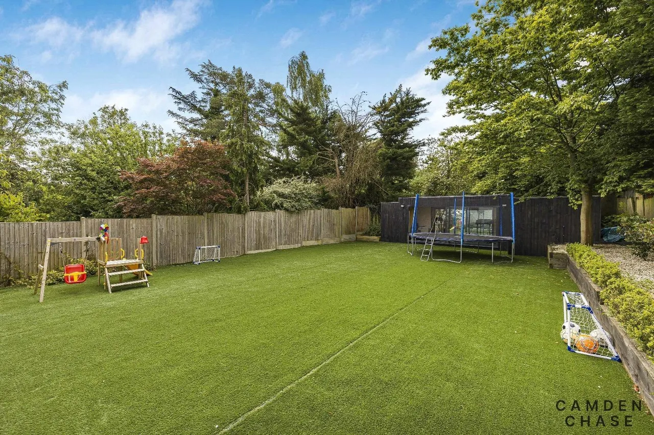 Oaklands Road, Totteridge, London, N20 8BA, photo 22