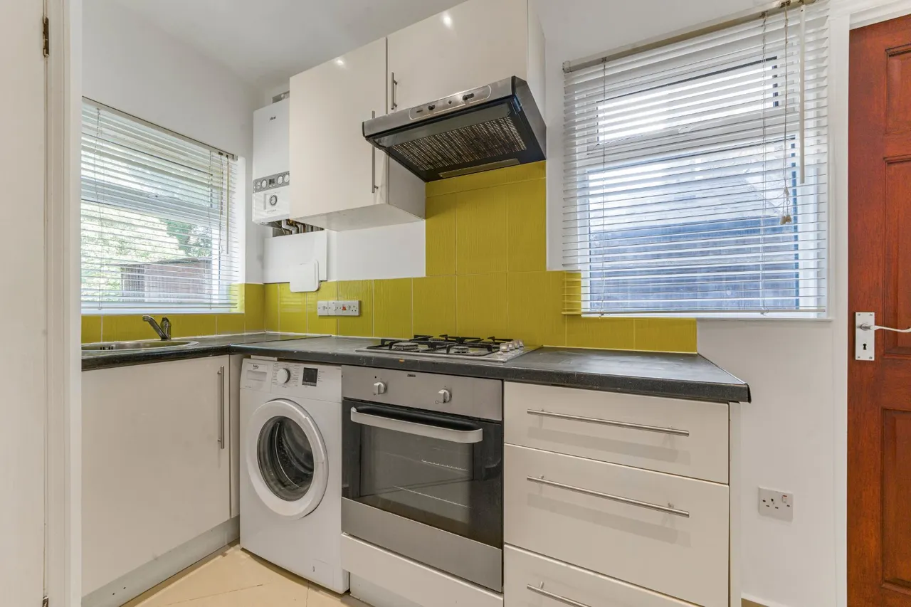 Exeter Road, London, NW2, photo 4