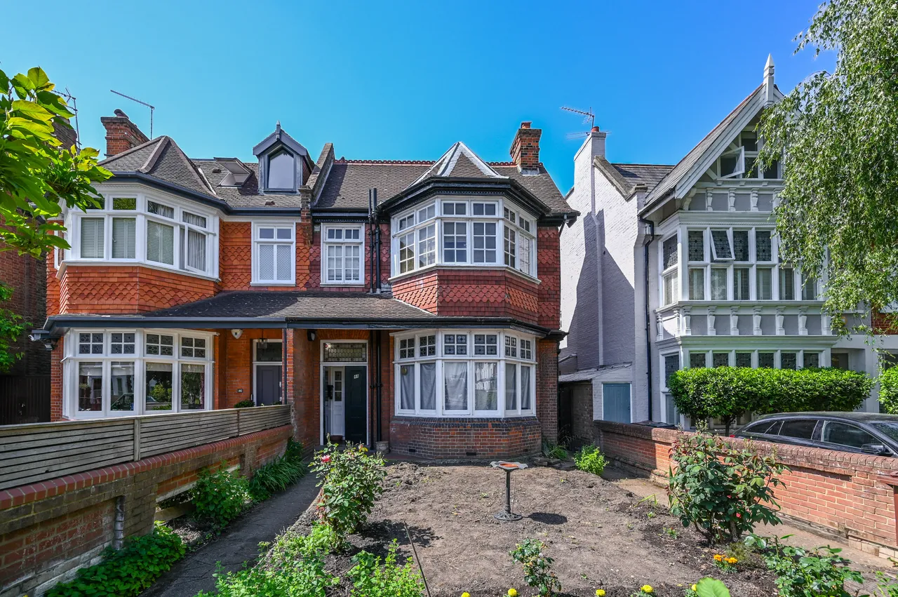 48b Grove Park Gardens, London, photo 7