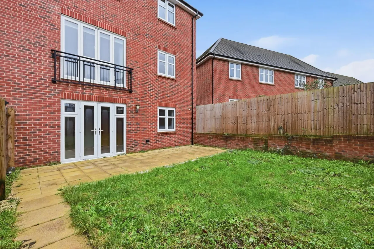 Consort Drive, Leatherhead, Surrey, K..., photo 18