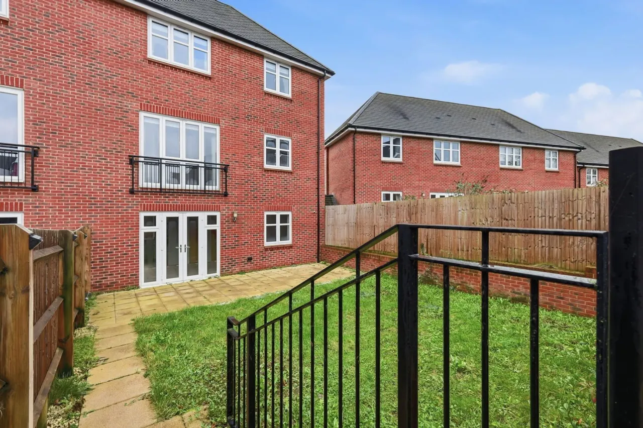 Consort Drive, Leatherhead, Surrey, K..., photo 20