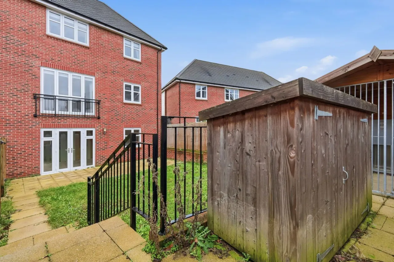 Consort Drive, Leatherhead, Surrey, K..., photo 17