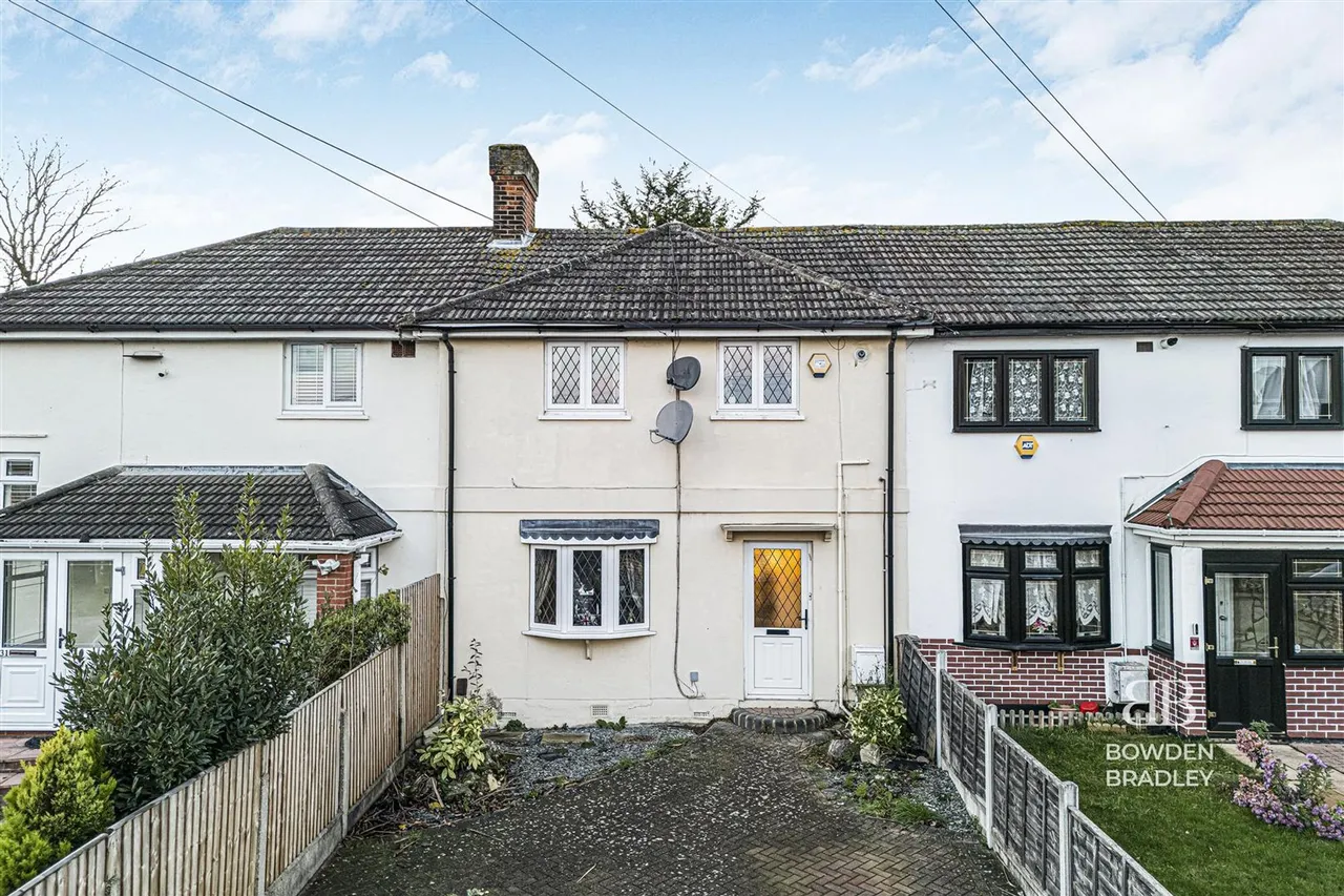 2 bed house for sale — Colvin Gardens, Fairlop, IG6