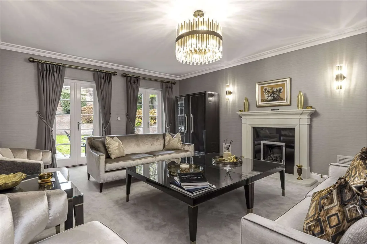 The Close, Odiham, RG29, photo 3