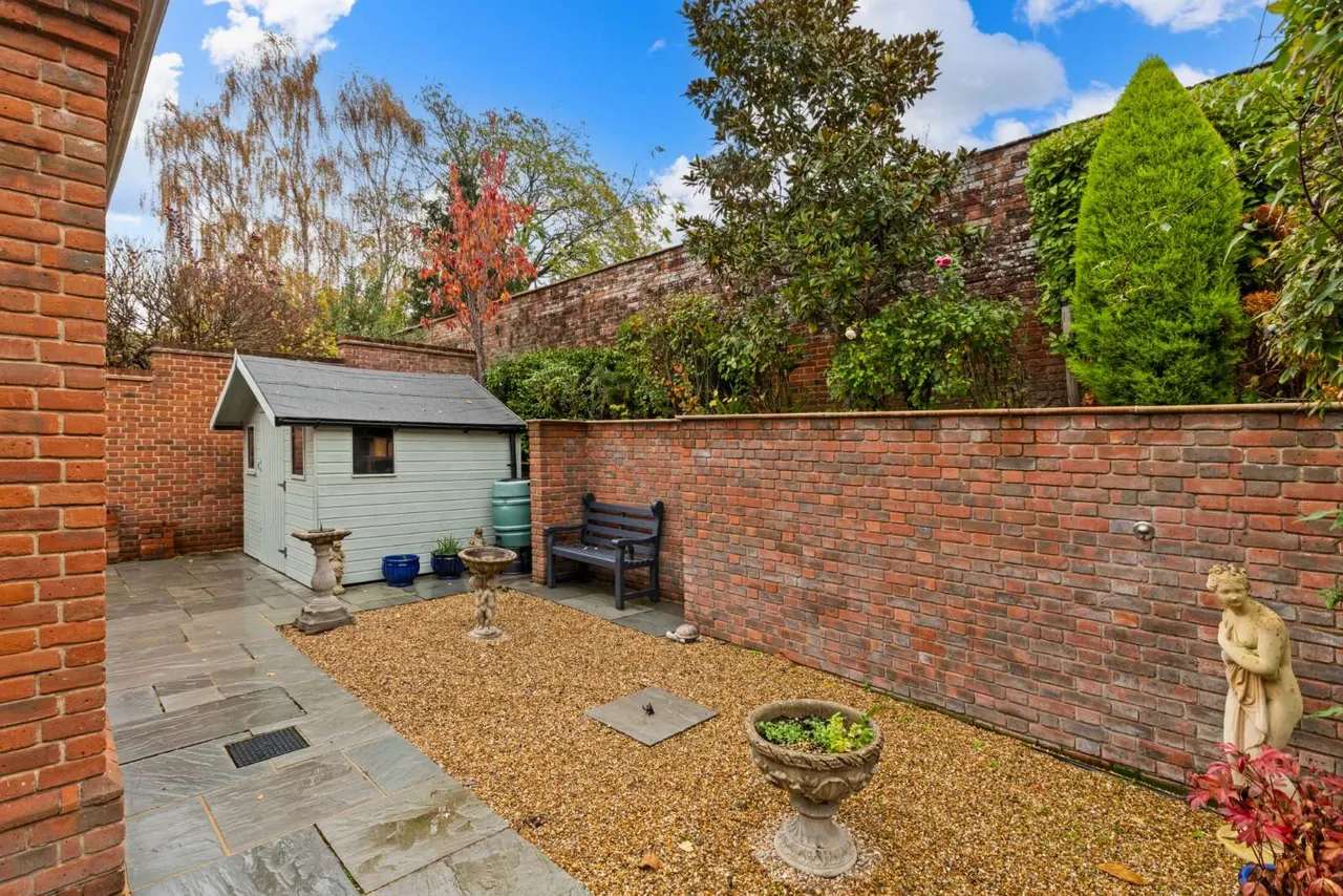 The Close, Odiham, RG29, photo 16