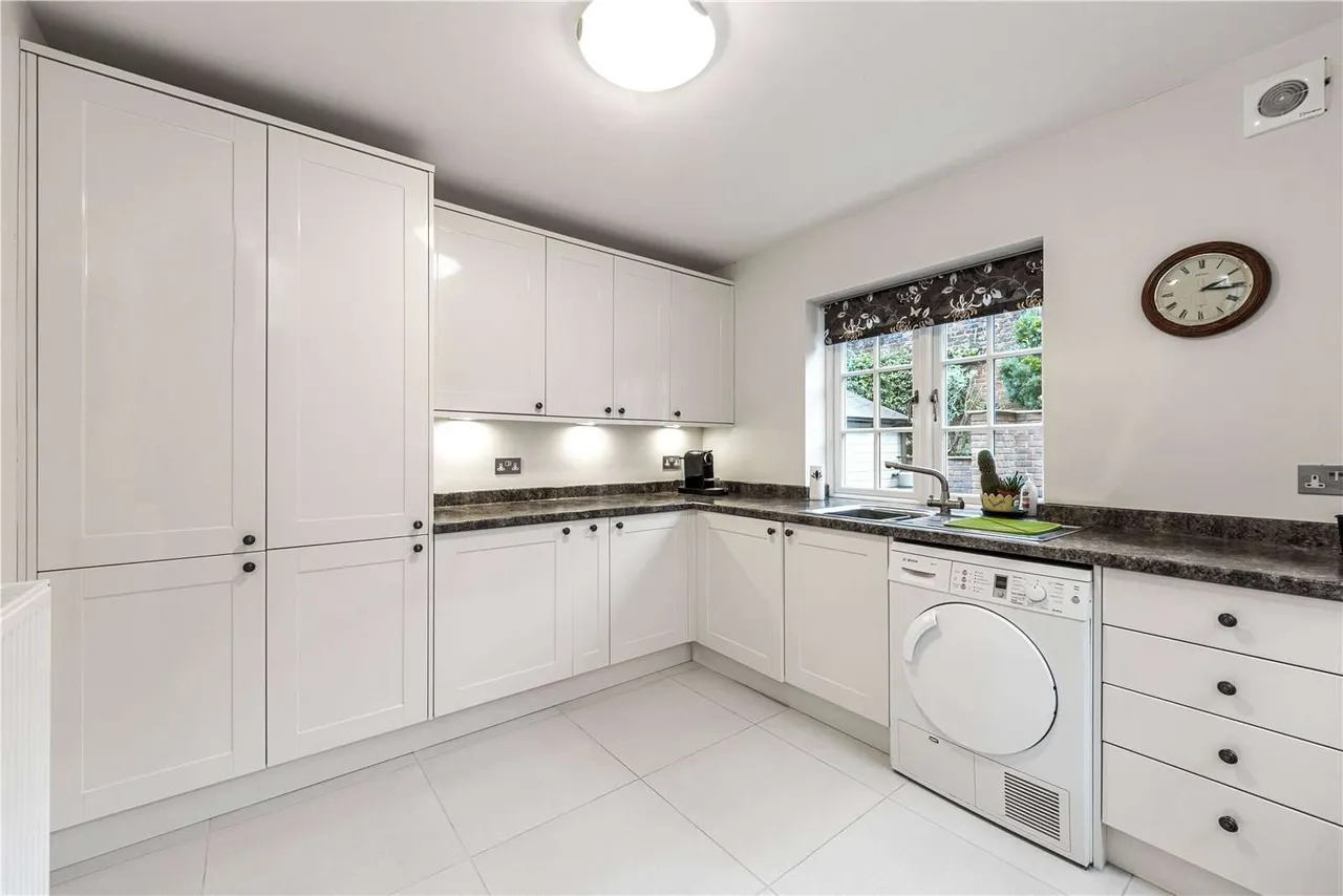 The Close, Odiham, RG29, photo 6