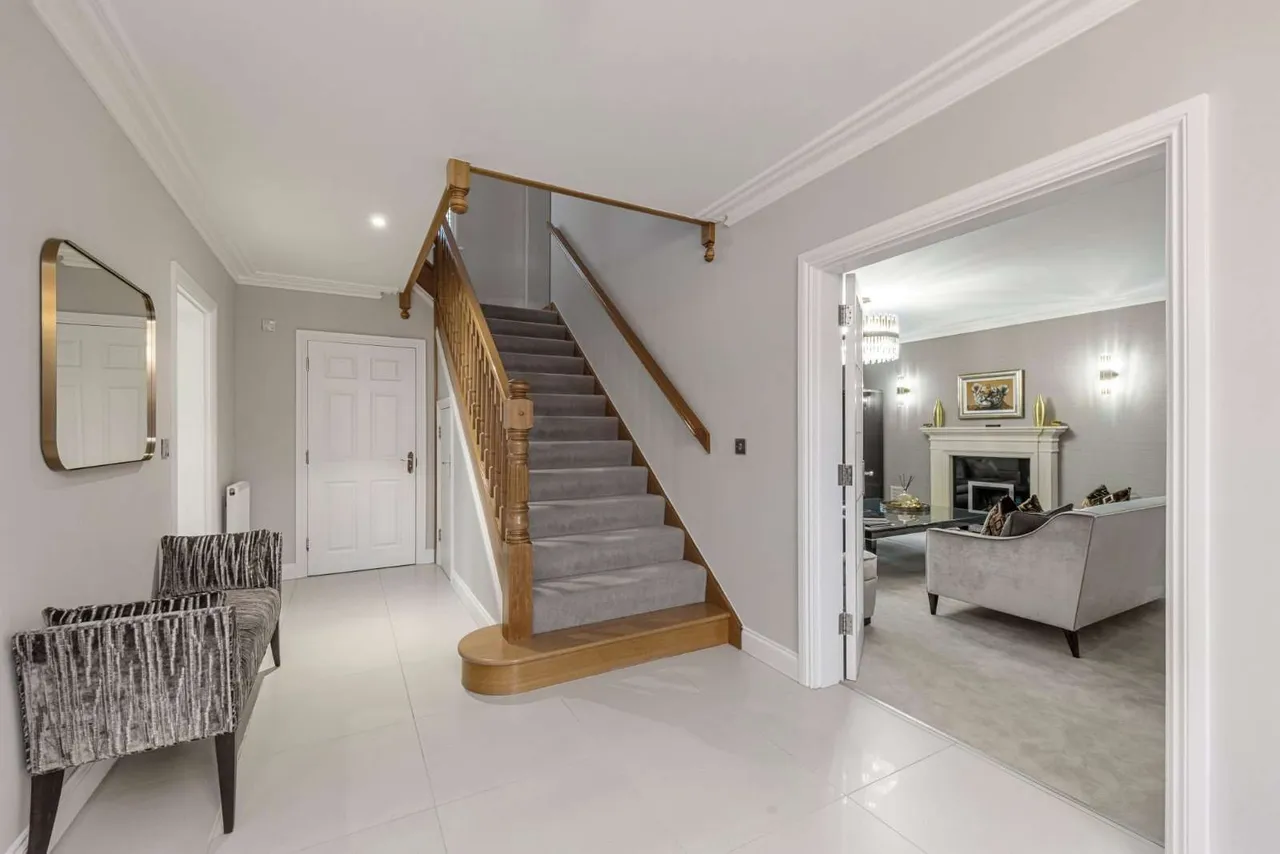The Close, Odiham, RG29, photo 7