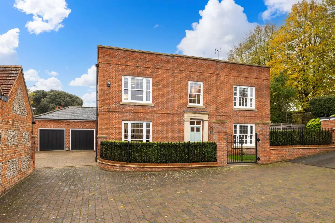 The Close, Odiham, RG29, photo 15