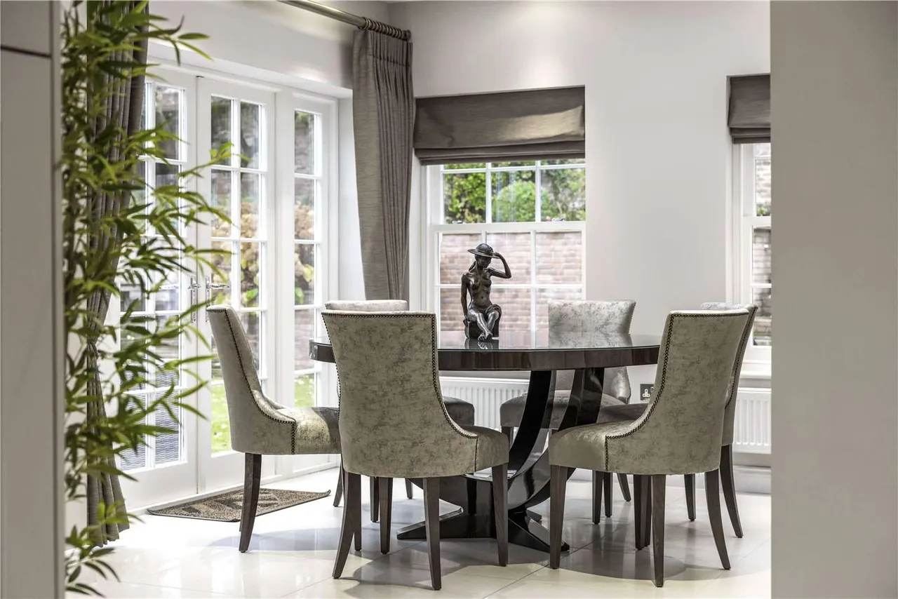 The Close, Odiham, RG29, photo 4