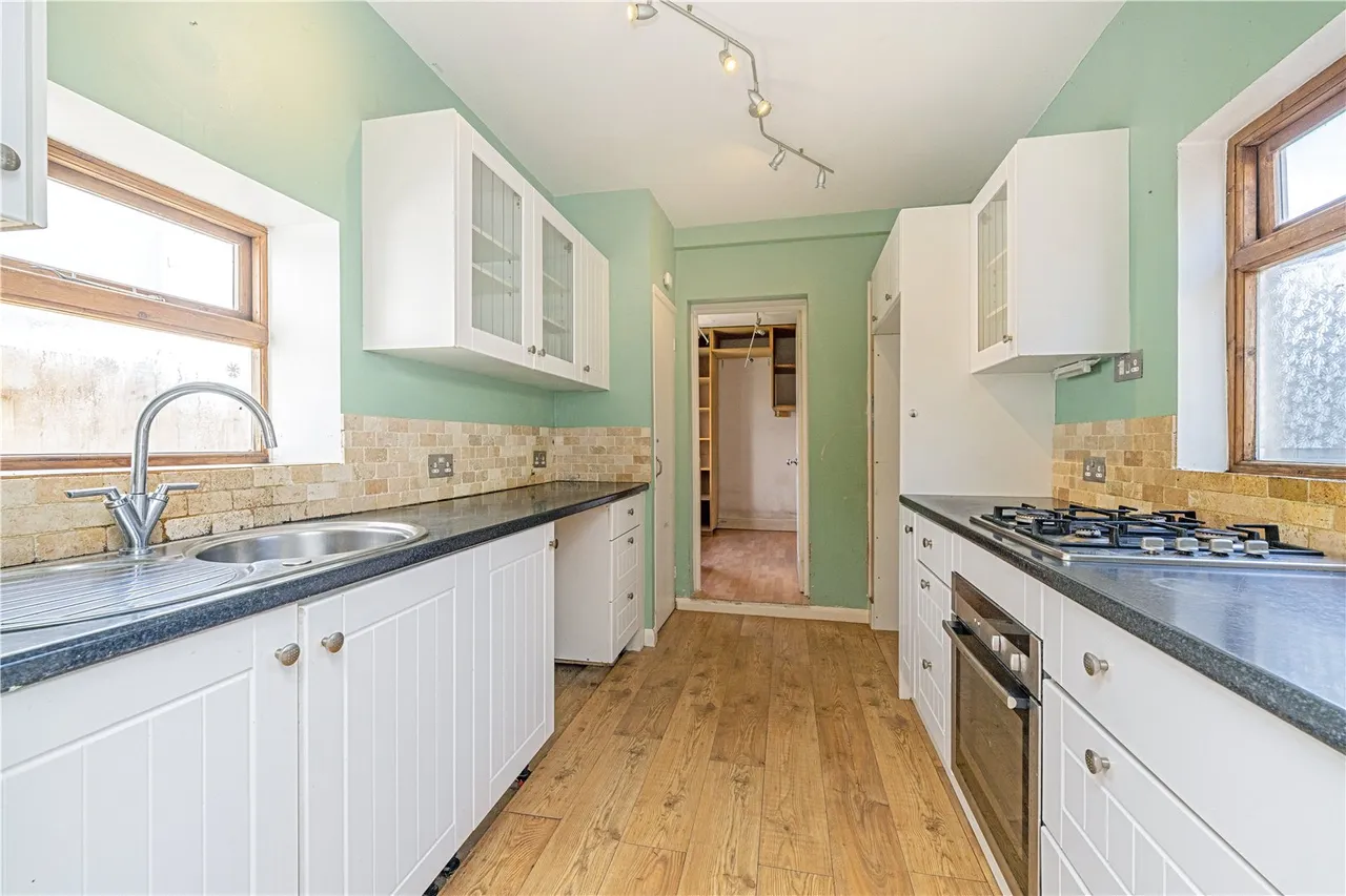 Coombe Road, Hampton, TW12 3PB, photo 2