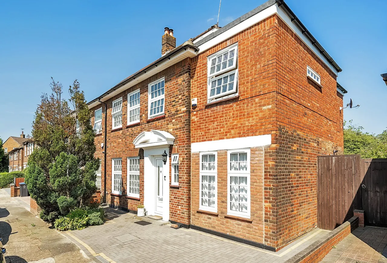 Fryent Way, Kingsbury, NW9 9SL, photo 2