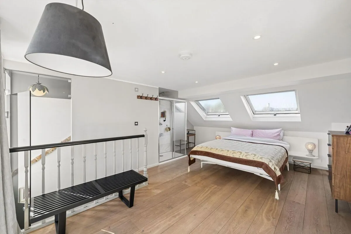Cochrane Road, London, SW19, photo 19