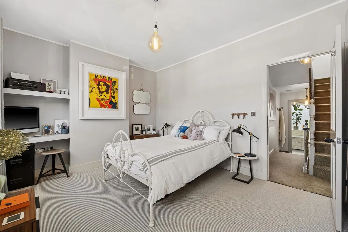 Cochrane Road, London, SW19, photo 12