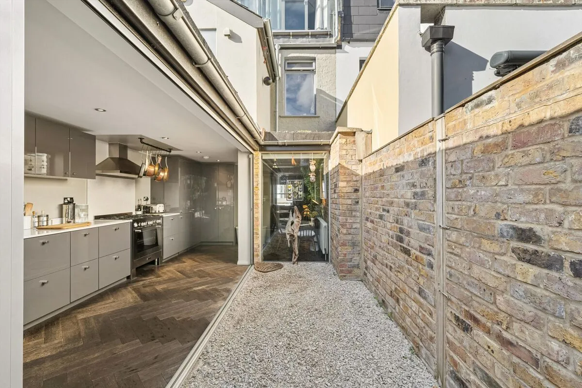 Cochrane Road, London, SW19, photo 10