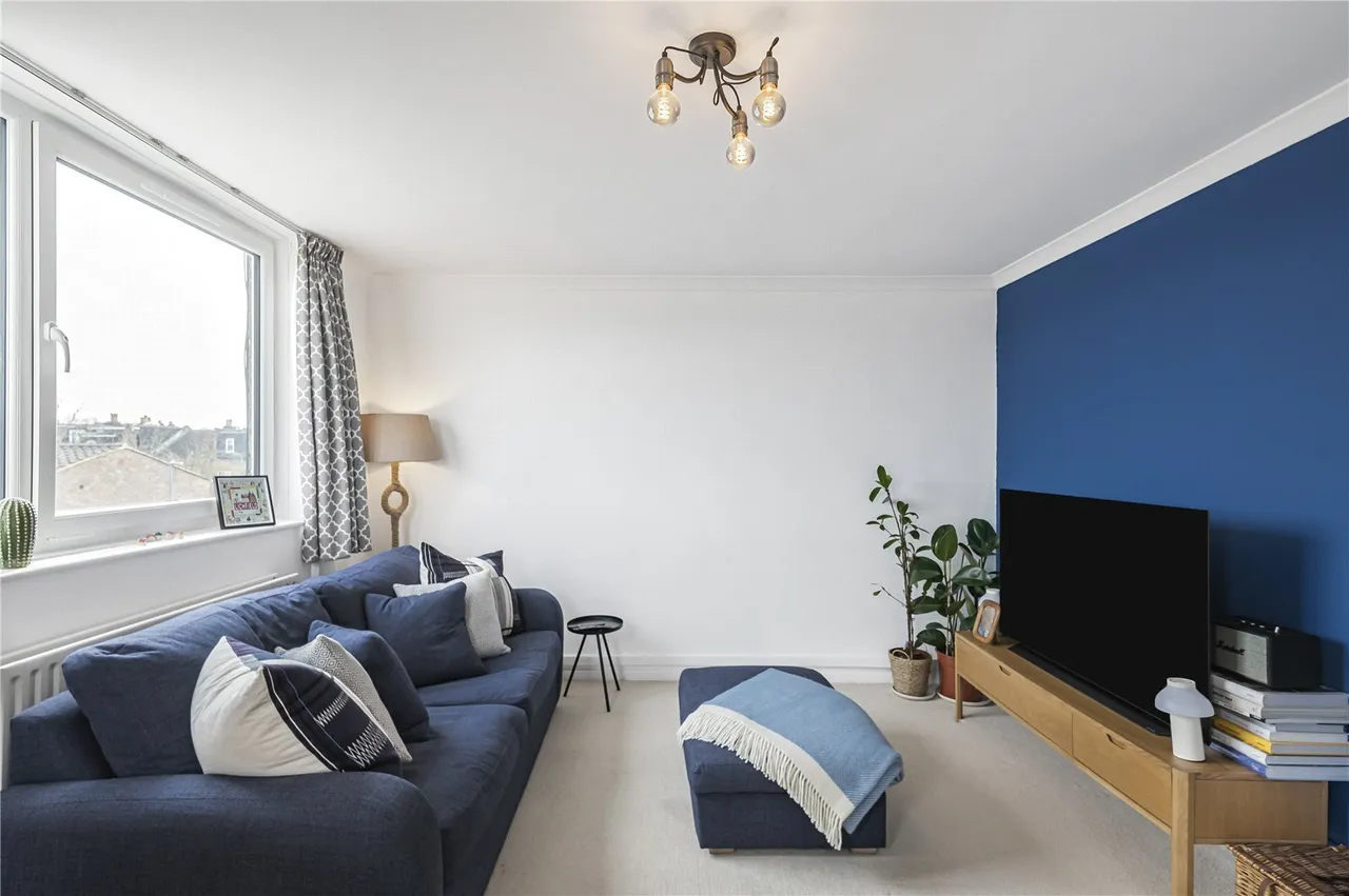 Hanson Close, London, SW12, photo 3