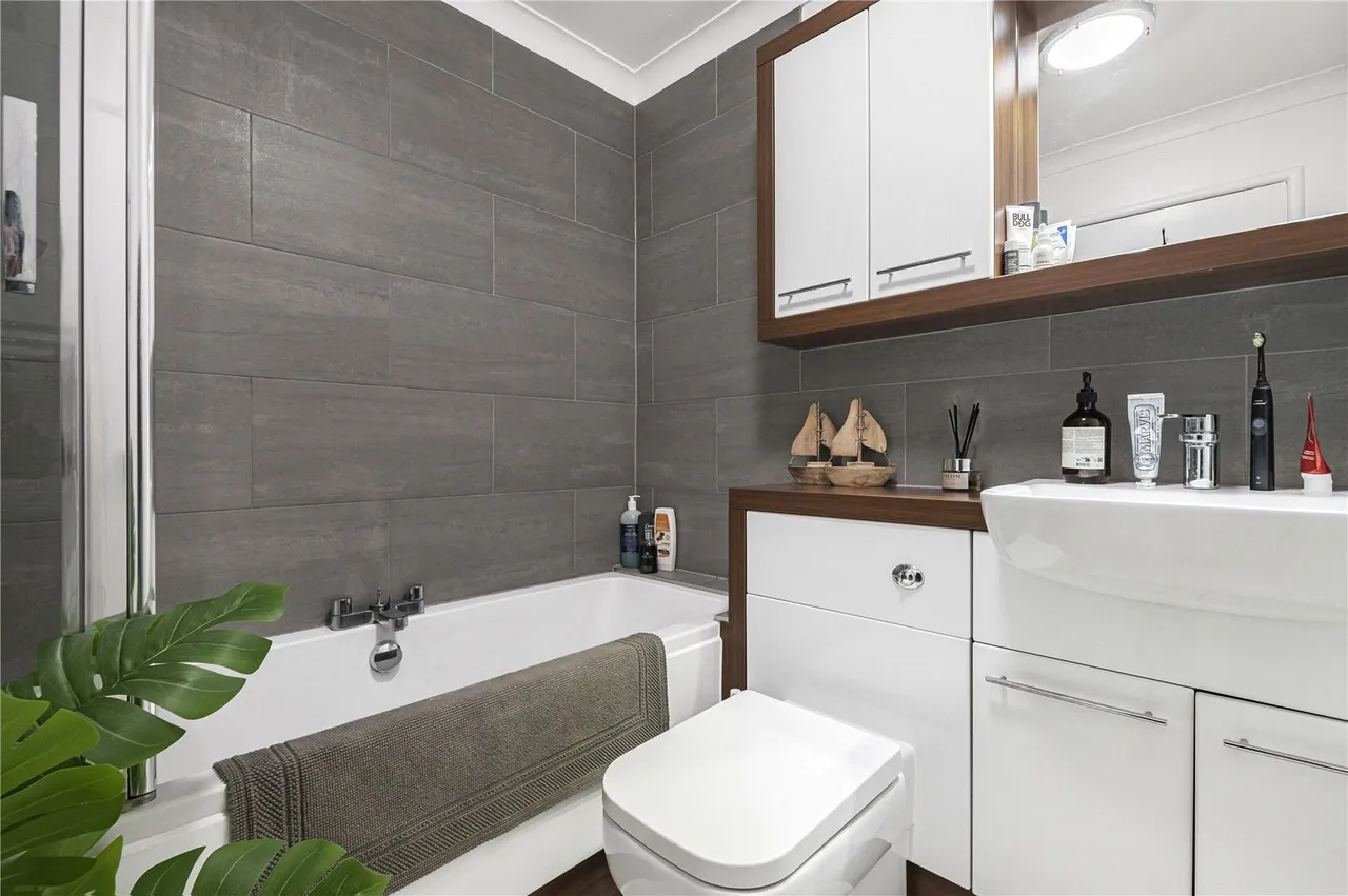 Hanson Close, London, SW12, photo 6