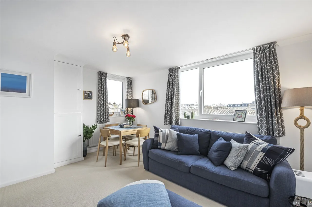 Hanson Close, London, SW12, photo 8