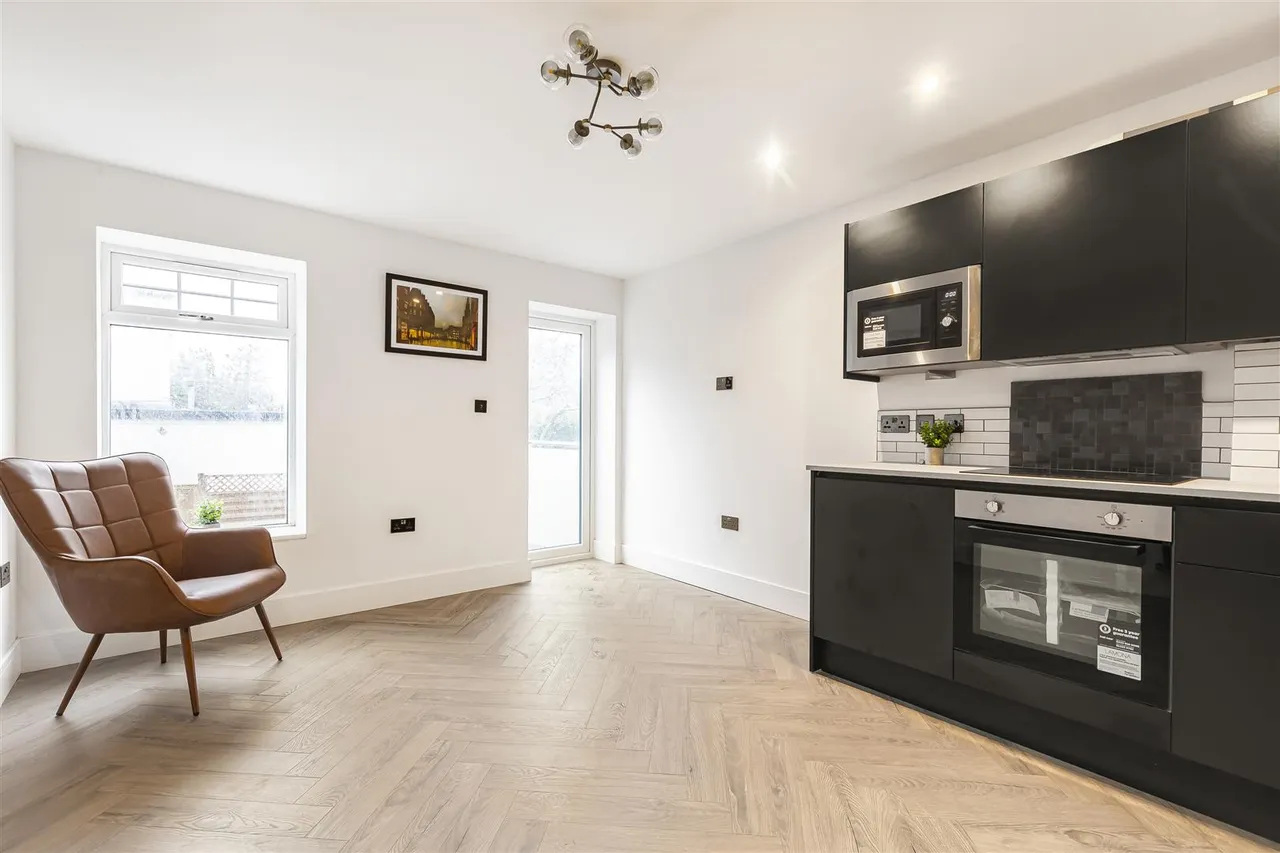 1 bed flat to rent, Upper Richmond Road West, East Sheen, SW14