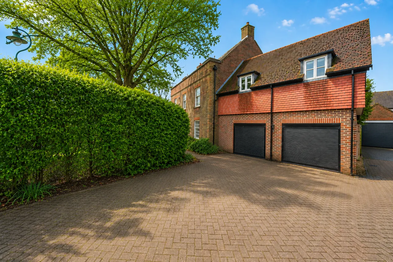 The Willows, Billingshurst, RH14, photo 2