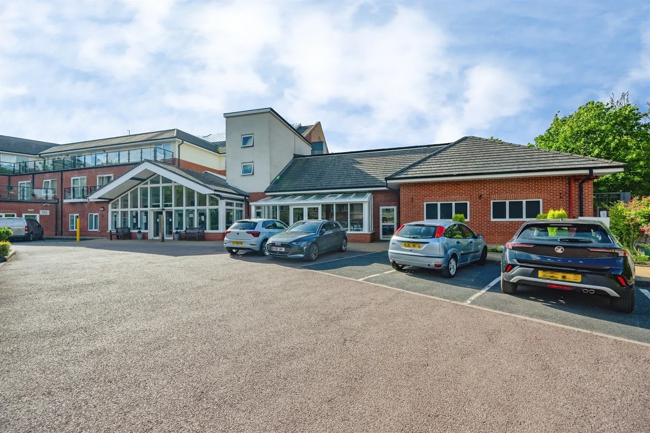 2 bed flat for sale — Lower Sandford Street, Lichfield