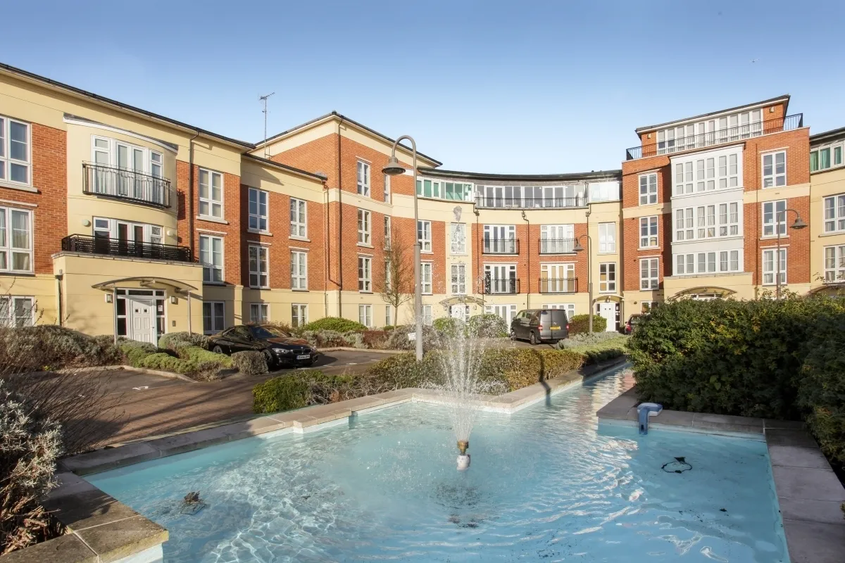 3 bed flat to rent — Green Lane Windsor SL4