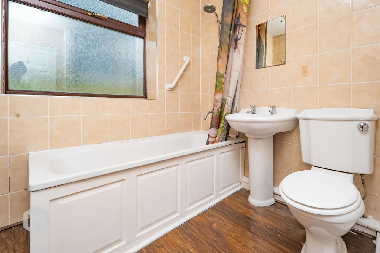 Bramhall Avenue, Bolton, BL2 4EU, photo 9