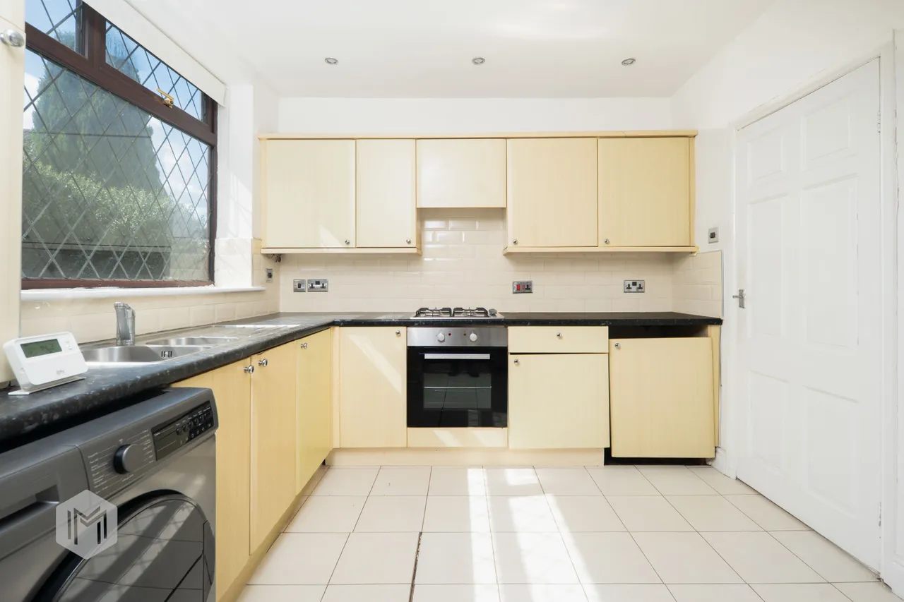 Bramhall Avenue, Bolton, BL2 4EU, photo 3